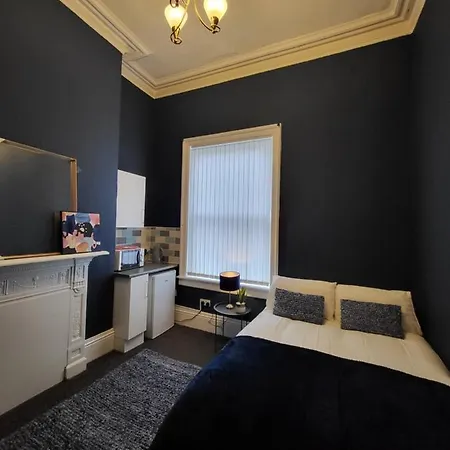 Digbeth Centre Sleeps 12 Opposite Coach Station