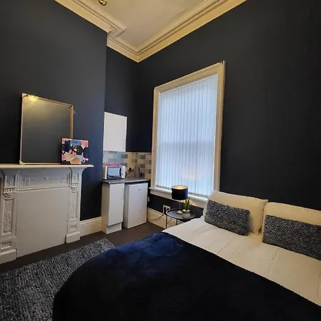 Digbeth Centre Sleeps 12 Opposite Coach Station *